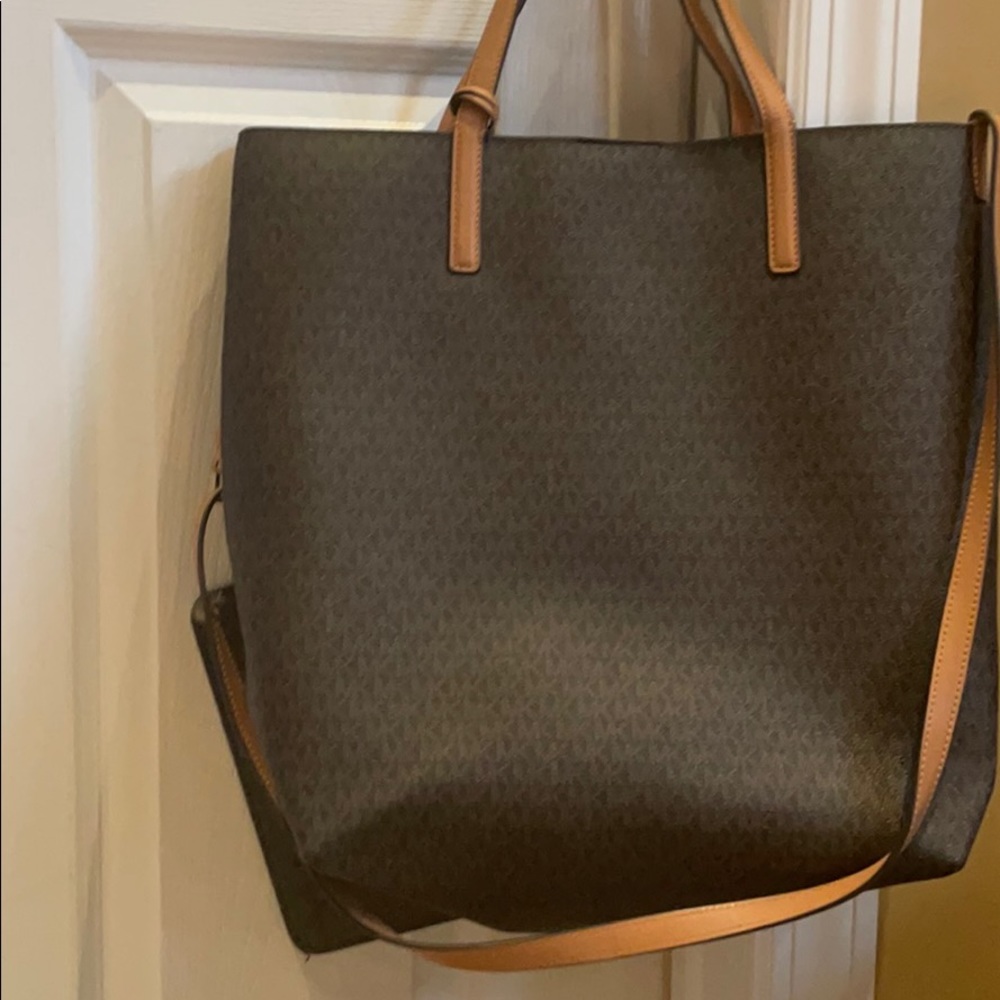 Tote Bag.. Micheal Kors Logo bag